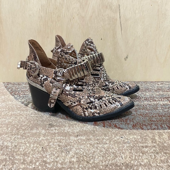 Jeffrey Campbell Calhoun Bootie size 6 - Picture 5 of 8